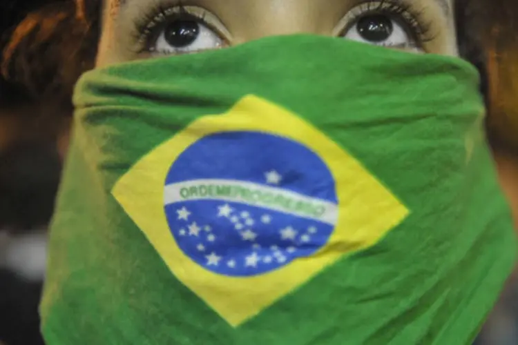 Manifestante durante protesto no Rio: protestos no Brasil levaram cerca de um milhão de pessoas às ruas em junho (Fernando Frazão/ABr)