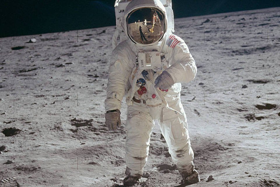 38 fotos que contam a história do homem na Lua