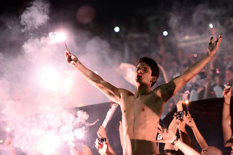 
	O clima ficou pesado no Est&aacute;dio Jesus Berm&uacute;dez ap&oacute;s a confirma&ccedil;&atilde;o da morte do boliviano e torcedores do San Jos&eacute; passaram a xingar os corintianos de assassinos
 (RENATO PIZZUTTO)