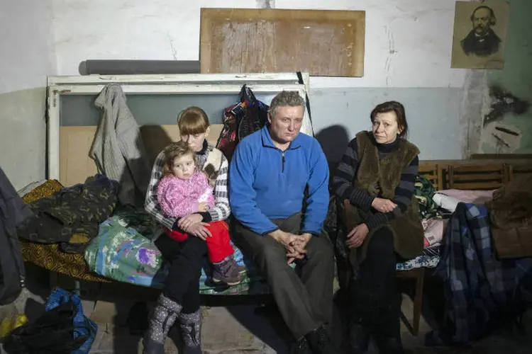 
	Abrigo em Debaltsev: &aacute;rea controlada pelos rebeldes faz jun&ccedil;&atilde;o entre territ&oacute;rios separatistas de Lugansk e Donetsk
 (Maksim Levin/Reuters)