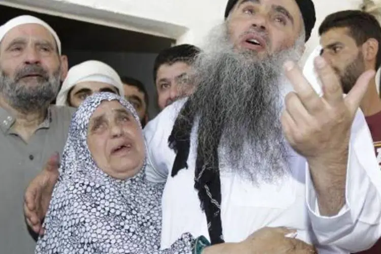 Abu Qatada é recebido na casa de sua mãe, na capital da Jordânia (Khalil Mazraawi/AFP)