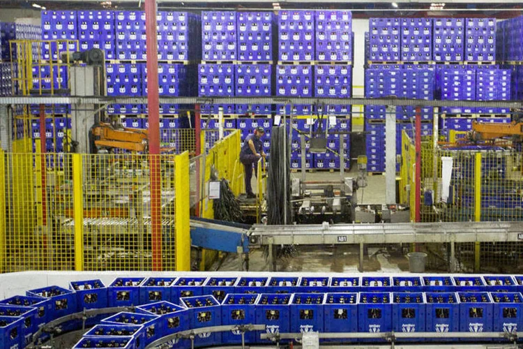 
	F&aacute;brica da Ambev: &quot;A decis&atilde;o foi tomada ap&oacute;s an&aacute;lise dos reflexos que o aumento do ICMS sobre bebidas frias, anunciado em 30 de outubro, trar&aacute; para a empresa no Estado&quot;
 (Fábrica da Ambev)