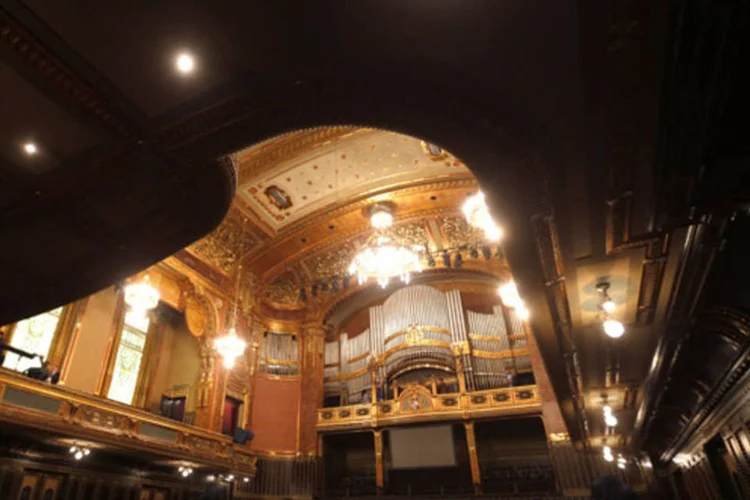 Visão geral da recém-reformada sala de apresentações da Academia Liszt, em Budapeste, na Hungria, na segunda-feira (Laszlo Balogh/Reuters)