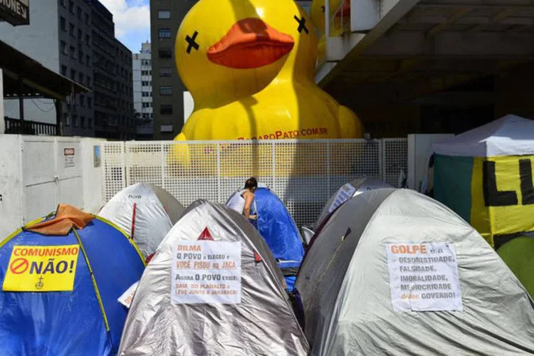 
	Acampamento: a desmontagem come&ccedil;ou assim que saiu o resultado da vota&ccedil;&atilde;o de admissibilidade do processo de impedimento
 (Rovena Rosa/Agência Brasil)