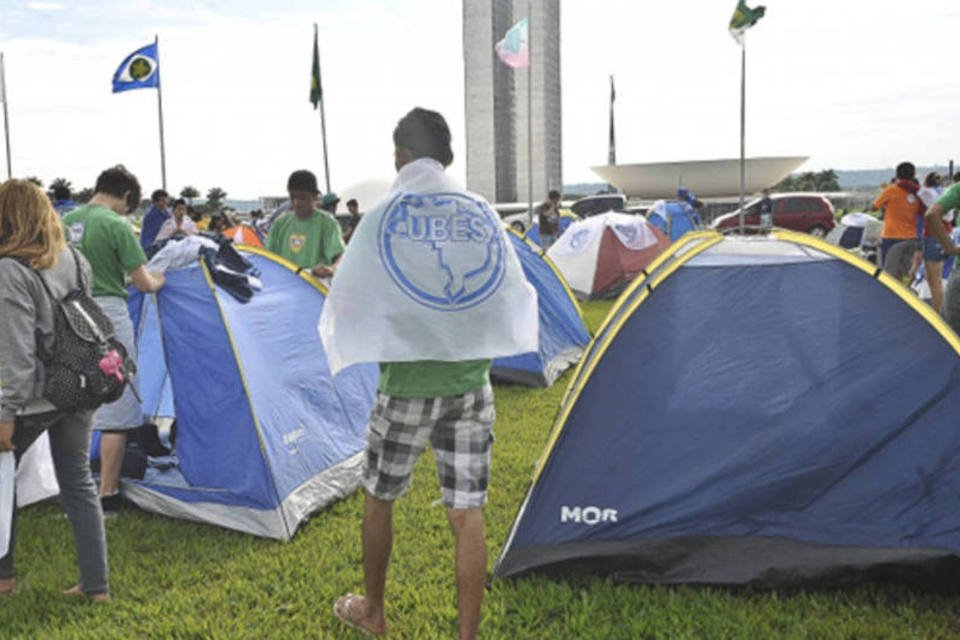 UNE inicia movimento Ocupe Brasília com acampamento na Esplanada