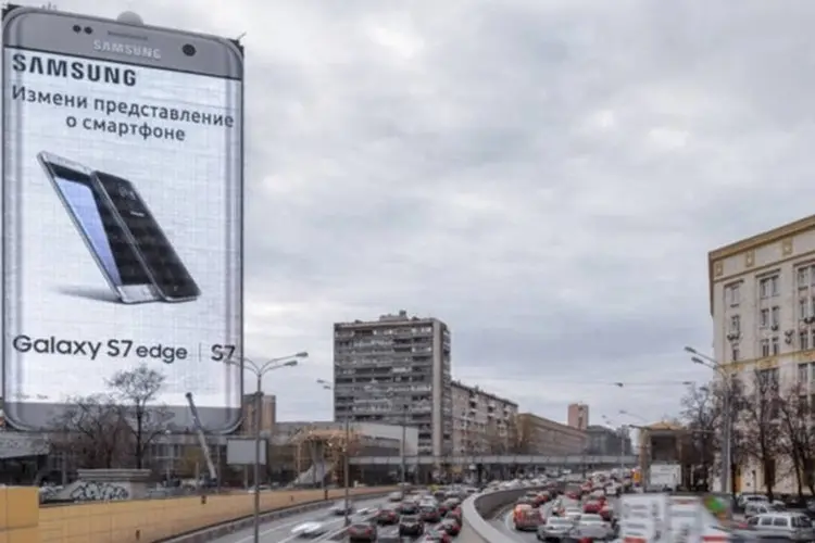 
	A&ccedil;&atilde;o da Samsung: um pr&eacute;dio na capital russa ganhou um painel gigante, com 80 metros de altura e 40 de largura
 (Reprodução/ Youtube)