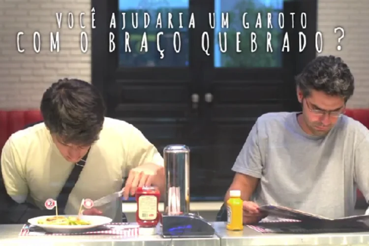 Campanha do The Fifties: pessoas que decidem ajudar outras ganham “brinde” de surpresa (Reprodução/YouTube/The Fifties Traditional Burger)