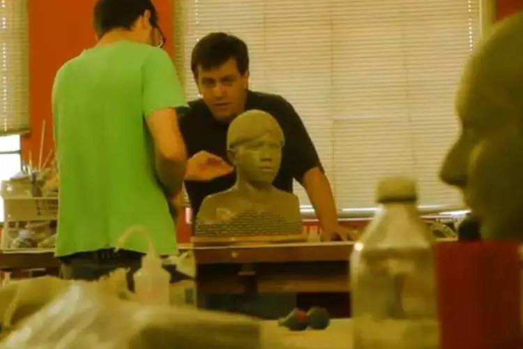 Quatro consumidores tiveram seus bustos confeccionados com o próprio drops por artistas paulistanos (Reprodução)