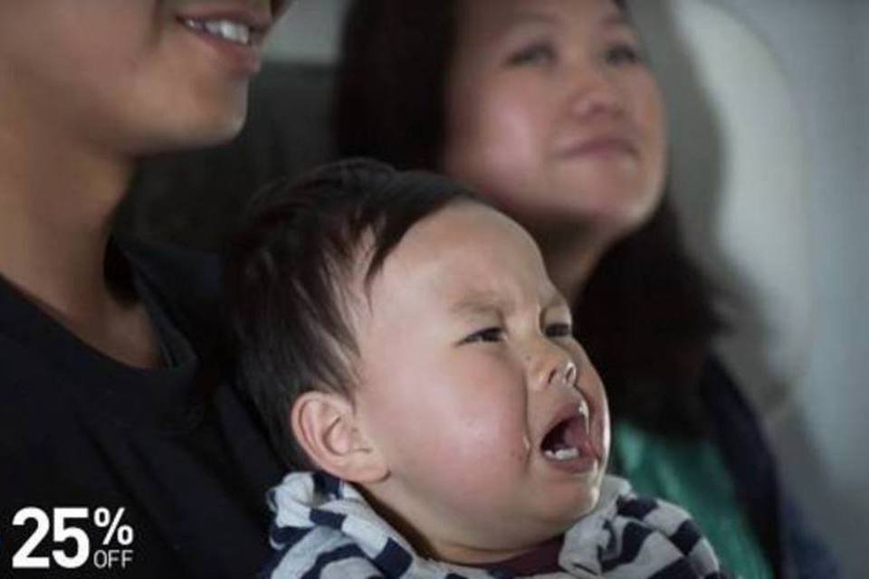 Ação da JetBlue que dá desconto a passageiros cada vez que um bebê chorar durante o voo (Reprodução)