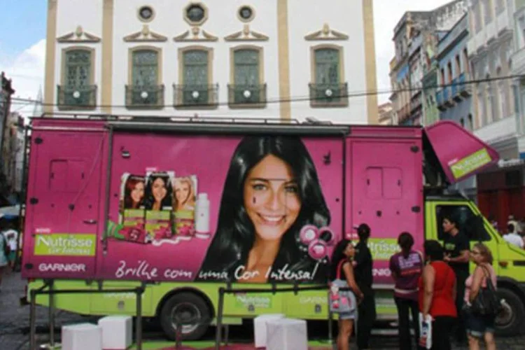 Um camarim VIP customizado para a ação se transformou em salão com cabeleireiros e profissionais treinados (Divulgação)