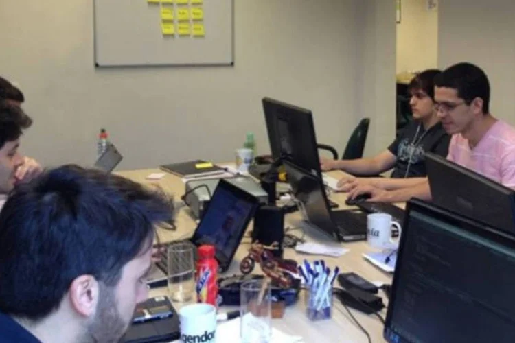 Empreendedores na TreeLabs, em São Paulo; aceleradora oferece estrutura enquanto jovens focam em produtos (Divulgação)