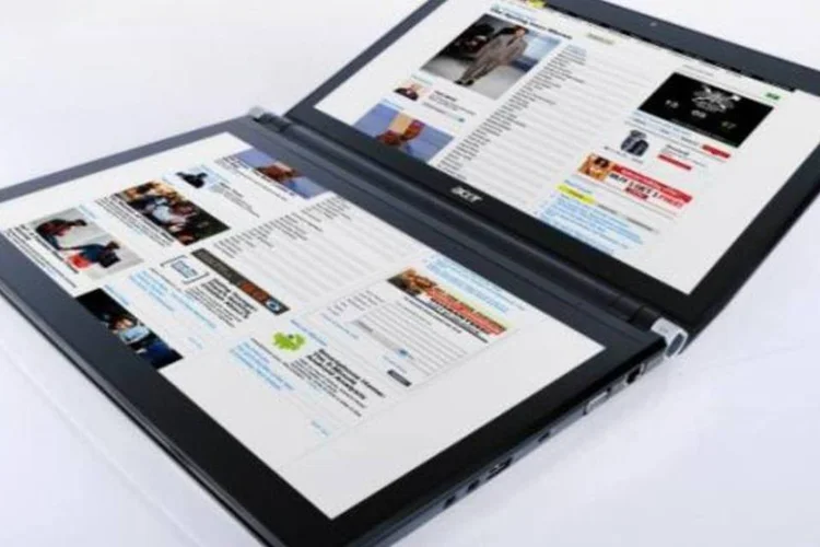Acer Iconia tem duas telas LCD sensíveis ao toque (Divulgação/Acer)