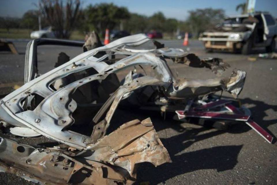 Acidente no Eixão mata mulher e deixa 4 feridos, em Brasília