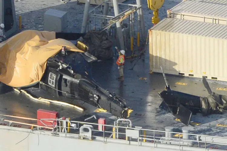 
	Helic&oacute;ptero militar americano danificado: os 17 tripulantes que viajavam no aparelho foram resgatados e sete deles ficaram feridos
 (Reuters/ Kyodo)