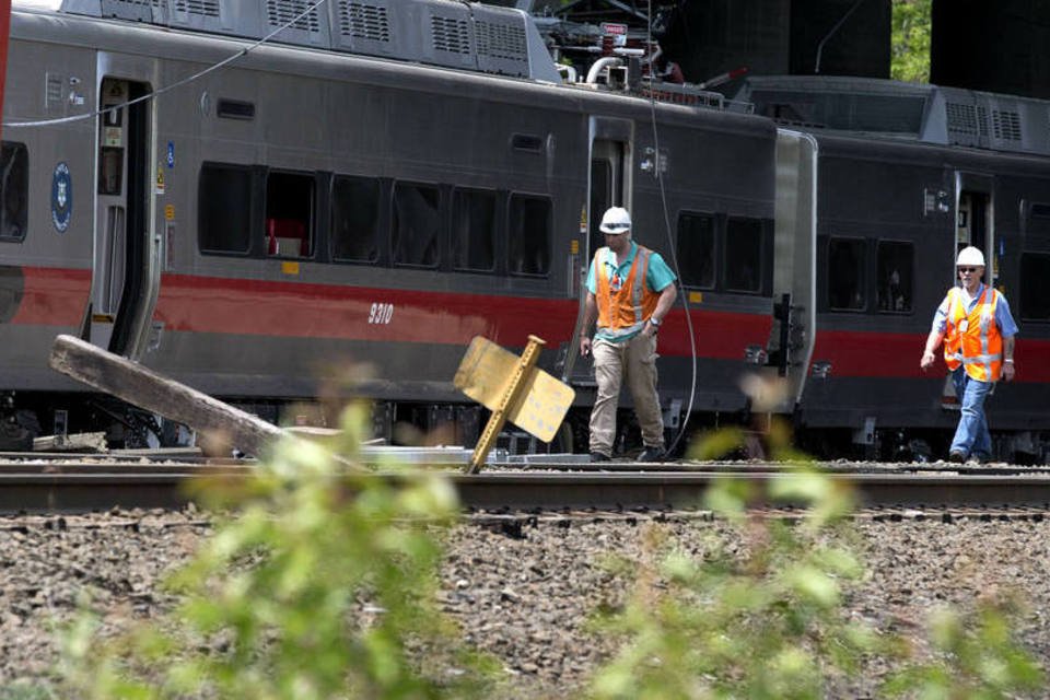 Choque de trens deixa 60 feridos em Connecticut, nos EUA