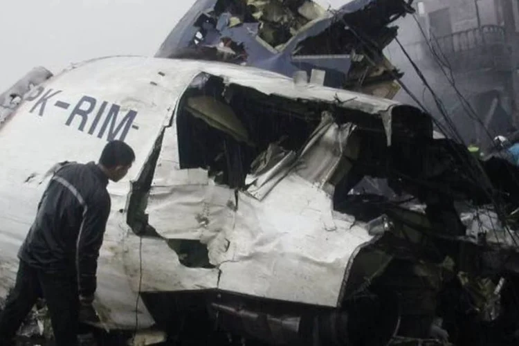 Avião da Mandala Airlines se acidentou na Indonésia, deixando 102 vítimas fatais (Getty Images)