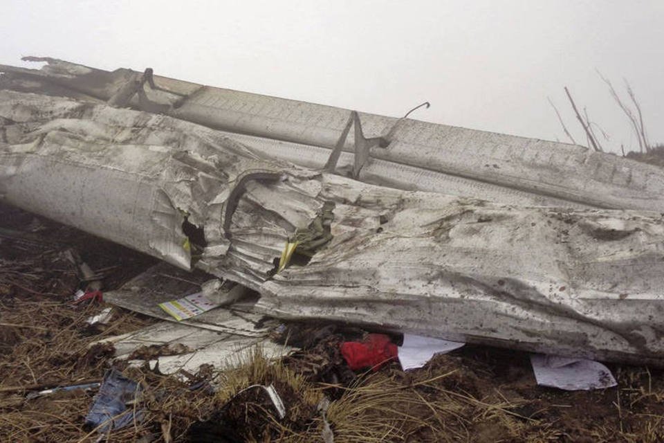 Queda de avião no Nepal mata 2 pessoas e 9 ficam feridas
