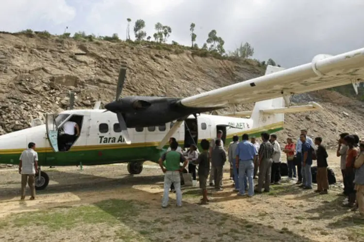 
	Tara Air: o avi&atilde;o foi localizado em uma zona de dif&iacute;cil acesso cerca de 4.900 metros de altitude na &aacute;rea de Dana
 (Prakash Mathema / Reuters)