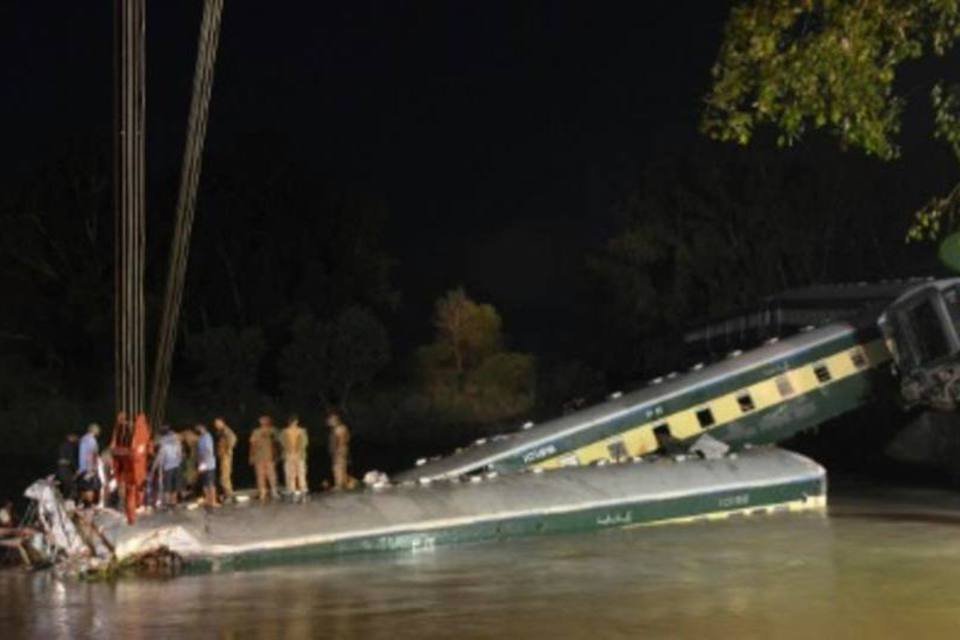 Desabamento de ponte mata 17 no Paquistão
