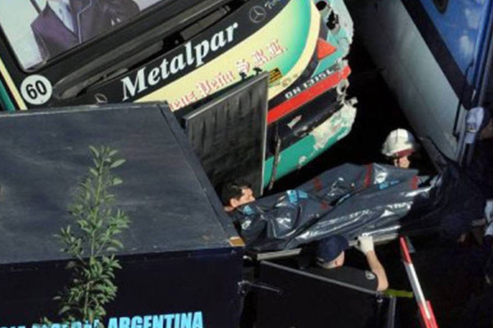 Trem urbano descarrila e se choca na Argentina