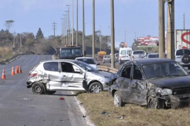 Acidente de trânsito: nas rodovias federais houve aumento de mortes em relação ao mesmo período no fim de 2010 e na passagem para 2011 (Renato Araújo/ABr)