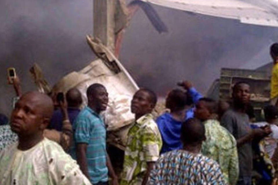 Nigéria inicia remoção de corpos de vítimas de acidente aéreo