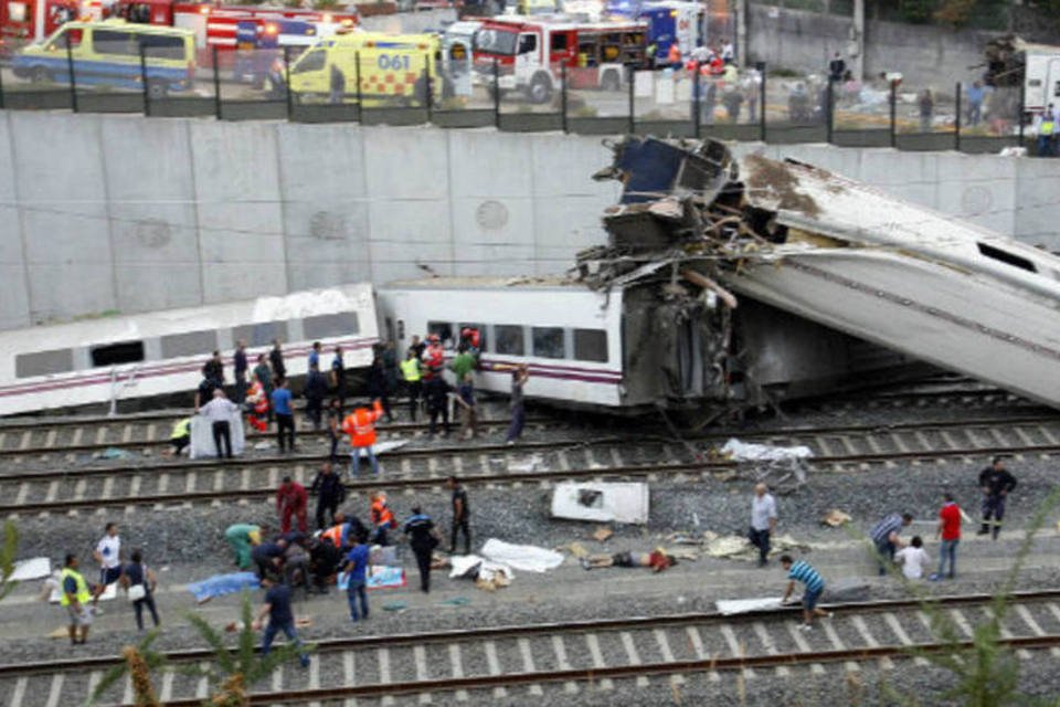 Acidente de trem na Espanha deixa entre 45 e 50 mortos