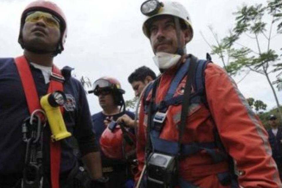 Prosseguem as escavações no Equador para encontrar dois mineiros