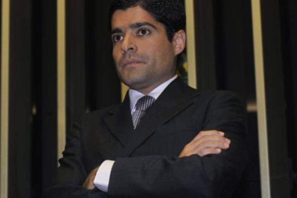 Enfraquecido, DEM estuda fusão com o PMDB