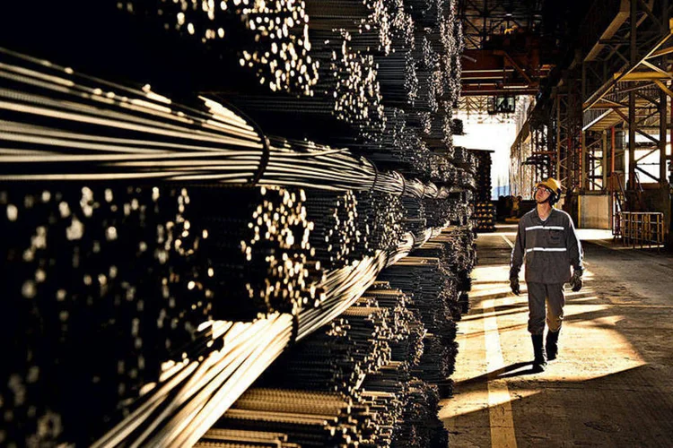 
	Produ&ccedil;&atilde;o de A&ccedil;o Gerdau: o resultado operacional da companhia, medido pelo Ebitda ajustado, somou R$1,291 bilh&atilde;o no per&iacute;odo, aumento de 4 % sobre um ano antes
 (Germano Luders/Exame)
