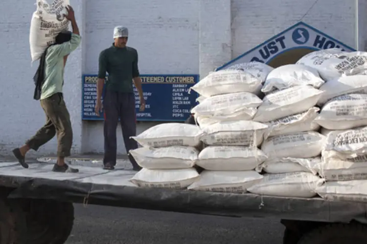 Indústria de açúcar na Índia: usinas indianas produziram 1,1 milhão de toneladas de açúcar bruto até o final de fevereiro (Prashanth Vishwanathan/Bloomberg)