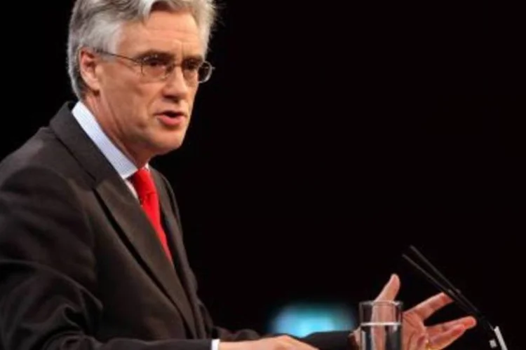 Adair Turner, da Financial Services Authority, liderou 143 pessoas na maior operação já realizada no mercado financeiro britânico  (.)