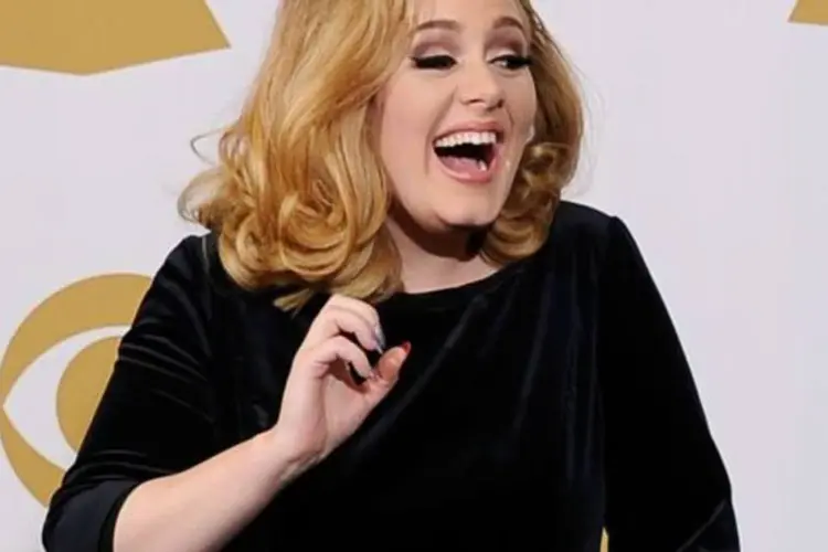 
	Adele no Grammy 2012: Adele gravou a &quot;Skyfall&quot;, que j&aacute; foi premiada com um Globo de Ouro este m&ecirc;s.
 (Kevork Djansezian/Getty Images)