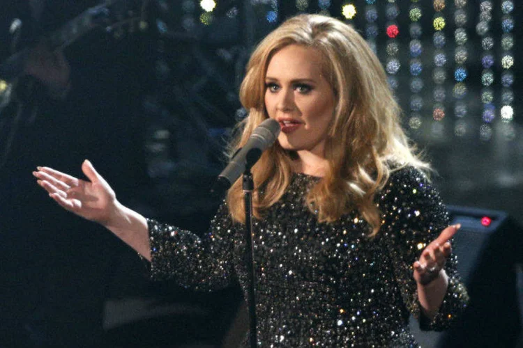 
	Adele: desde que foi lan&ccedil;ado, em novembro de 2015, &quot;25&quot; vendeu mais de 15 milh&otilde;es de unidades em todo o mundo
 (Mario Anzuoni/Reuters)