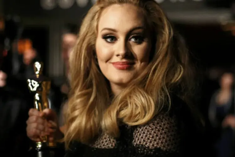 
	A cantora Adele: Adele totalizou o maior n&uacute;mero de semanas, 24, para um disco de uma cantora, no topo da parada de &aacute;lbuns da Billboard
 (REUTERS/Lucas Jackson)