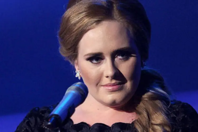 O segundo disco de Adele vendeu 4,02 milhões de cópias no Reino Unido, 61 mil a mais do que 'Bad' do 'rei do pop' (Getty Images)