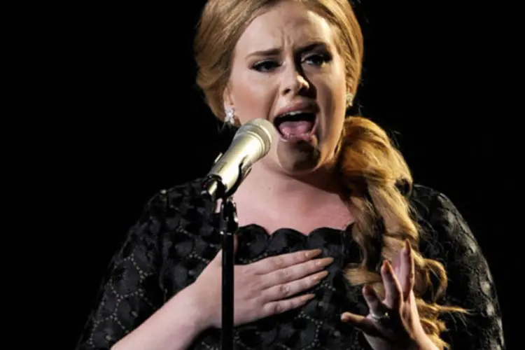 
	Adele em apresenta&ccedil;&atilde;o: segundo &aacute;lbum da cantora ganhou em seis categorias do Grammy em fevereiro de 2012
 (Getty Images)