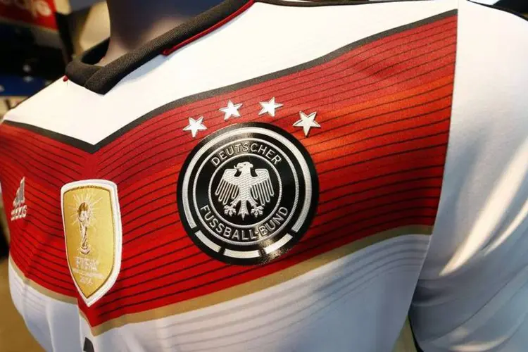 
	Camisa da Alemanha: A quantia &eacute; duas vezes maior do que o vendido quando a Alemanha sediou a Copa do Mundo em 2006
 (Ralph Orlowski/Reuters)