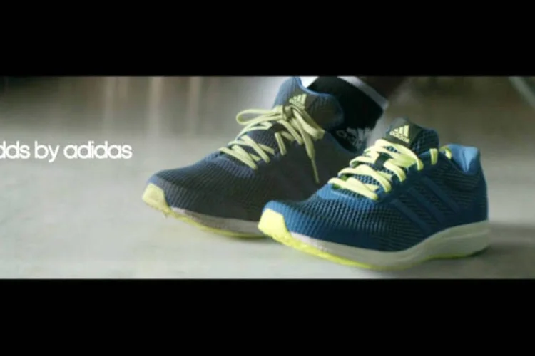 Comercial da Adidas: par de tênis do mesmo pé (Divulgação)