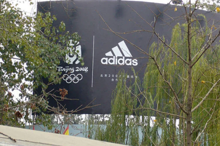 
	Adidas: A companhia alem&atilde; prev&ecirc; um recorde de faturamento e lucro em 2012, mesmo com as incertezas sobre as perspectivas econ&ocirc;micas globais e o consumo
 (Xiaming/Wikimedia Commons)