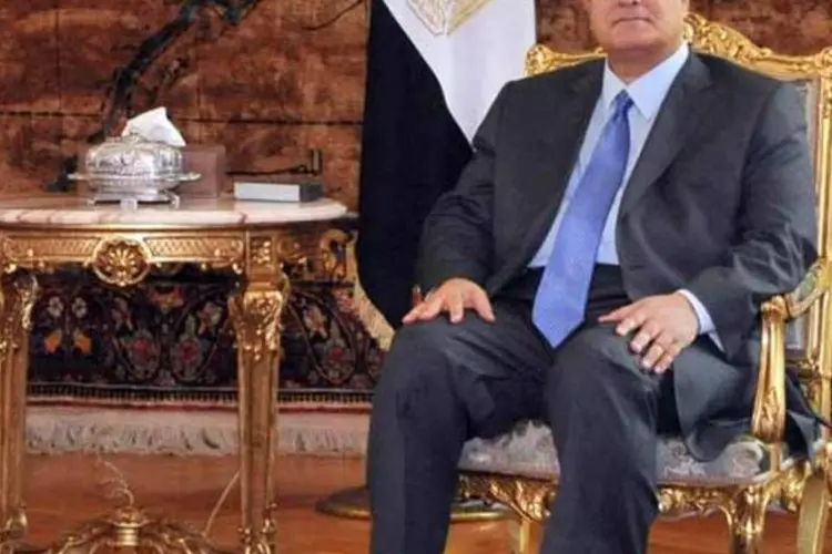 O novo presidente do Egito emitiu um decreto para que especialistas legais comecem o trabalho para reformar a Constituição  (Reuters)