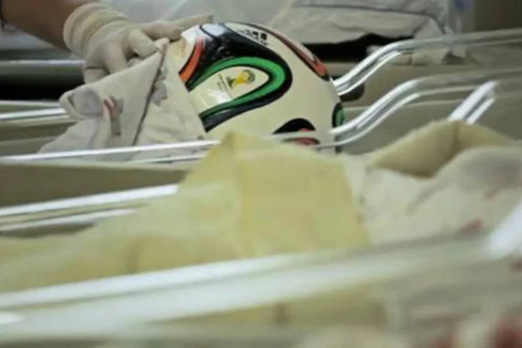 Nascimento da bola Brazuca: Amparo Maternal, em São Paulo, tem uma média diária de 20 partos (Reprodução)