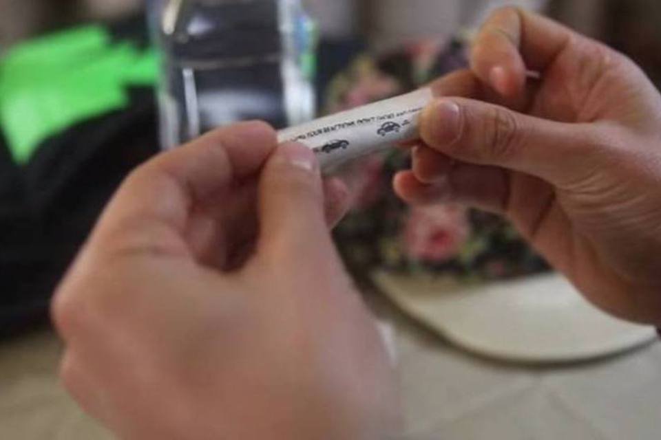 Se fumar, não dirija: campanha faz alerta com papel de seda