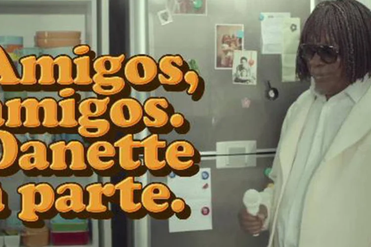 Milton Nascimento em comercial: com conceito “Amigos, amigos. Danette à parte”, filme mostra amizade de dois rapazes e situações cotidianas para reforçar sentimento que os une (Reprodução)
