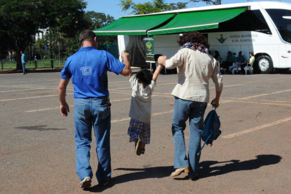 Adoção de crianças brasileiras por estrangeiros cai 63%