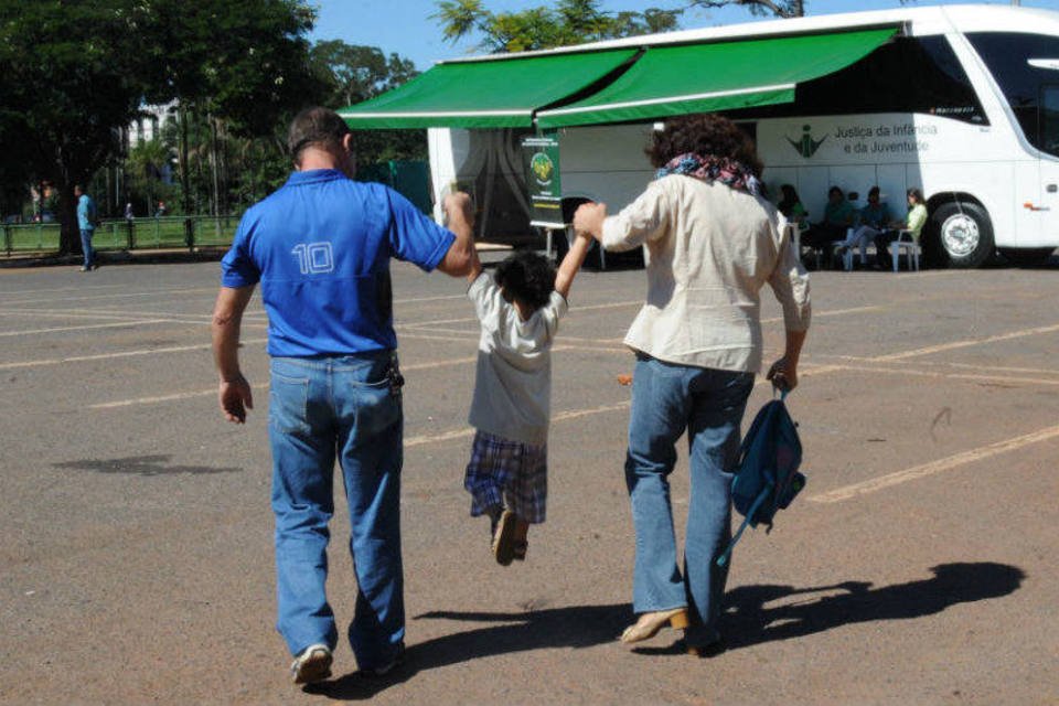 No Dia Nacional da Adoção, campanha defende adoção tardia