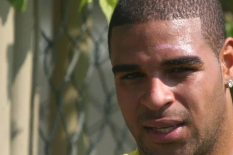 Adriano: "Foi má fé dela em fazer a acusação. Eu até tirei a camisa, enrolei a mão ferida e a ajudei a ser colocada em outro carro para que fosse levada ao hospital" (Alexandre Battibugli/Placar)