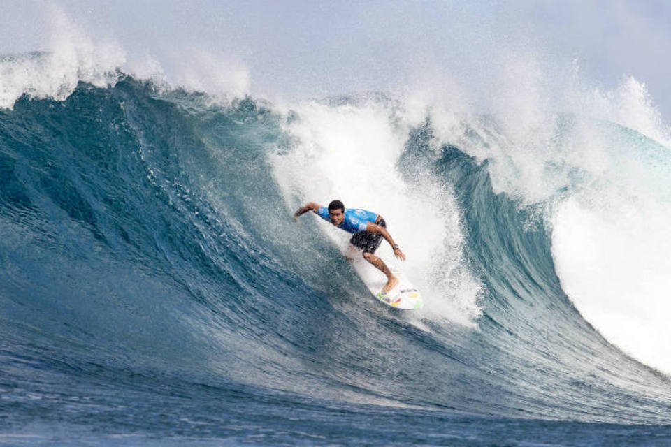 Grandes ondas fazem brasileiros se mudarem para o Havaí