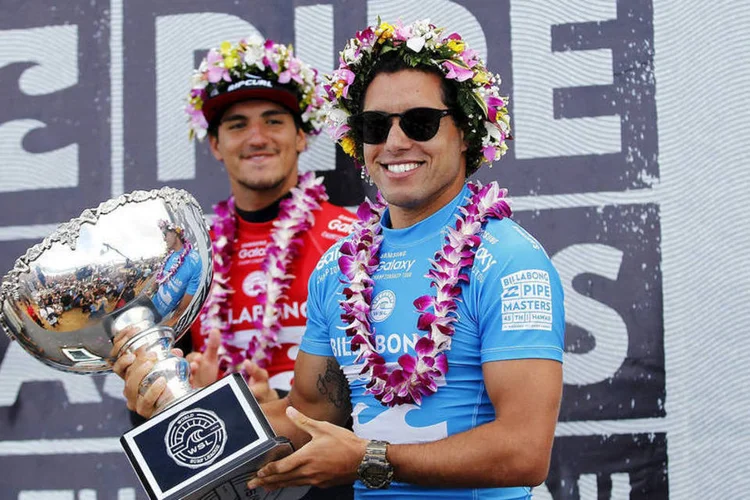 
	Mineirinho: a final foi um duelo contra seu amigo Gabriel Medina, que h&aacute; um ano, na mesma praia, se tornou o 1&ordm; brasileiro campe&atilde;o do mundo
 (Kirstin Scholtz / Reuters)