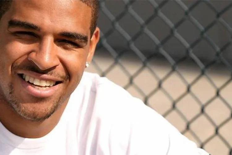 Adriano a caminho do Flamengo: contrato deve repetir o modelo criado por Ronaldo com o Corinthians